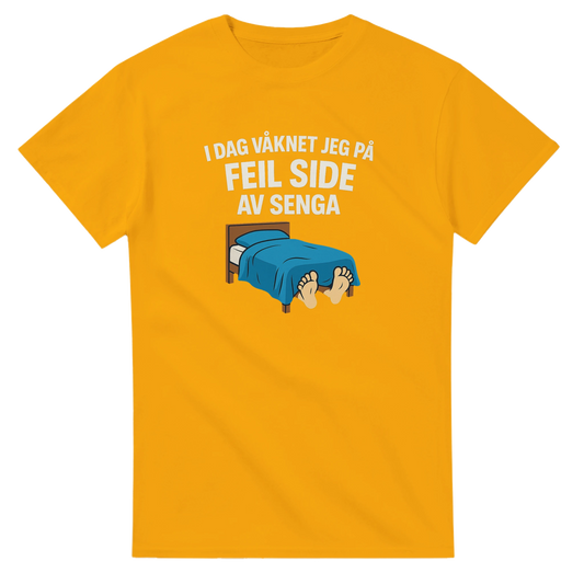 Feil Side Av Senga -Morsom Tekstprint - Norsk design
