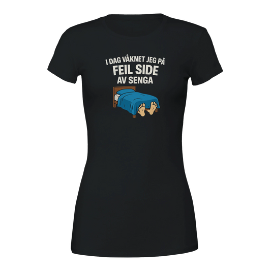 Feil Side Av Senga -Morsom Tekstprint - Norsk design