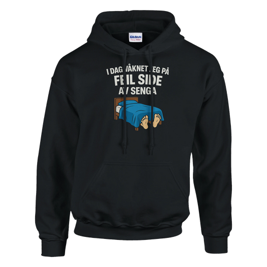 Feil Side Av Senga -Morsom Tekstprint - Norsk design